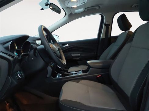 Used 2019 Ford Escape SE image 9