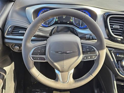 New 2026 Chrysler Pacifica Limited image 15