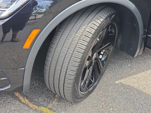 Certified 2023 Volkswagen Tiguan SE R-Line FWD image 34