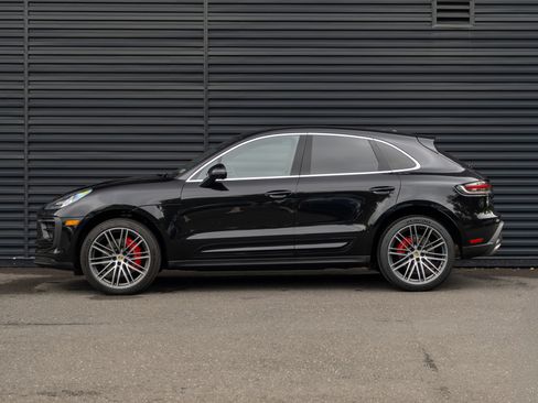 Certified 2025 Porsche Macan S AWD/4WD image 2