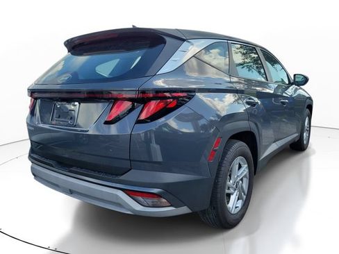 Used 2025 Hyundai Tucson SE FWD image 2