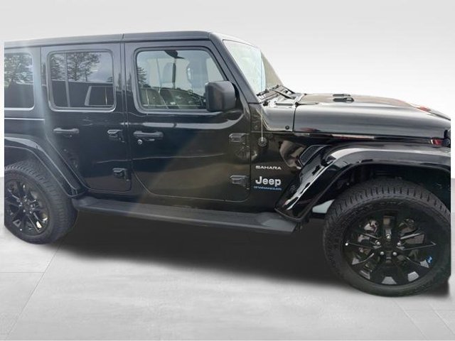 Used 2023 Jeep Wrangler Unlimited Sahara w/ Cold Weather Group AWD/4WD image 6