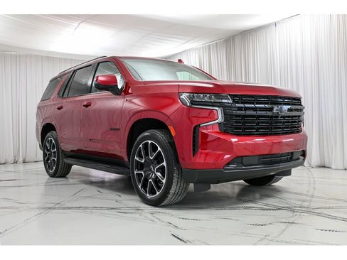 Used 2024 Chevrolet Tahoe RST w/ Luxury Package image 2