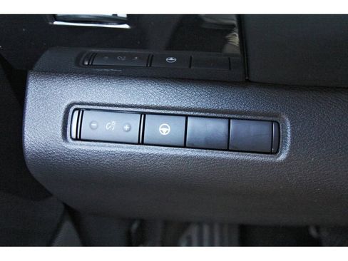 Used 2024 Nissan Pathfinder SV image 19