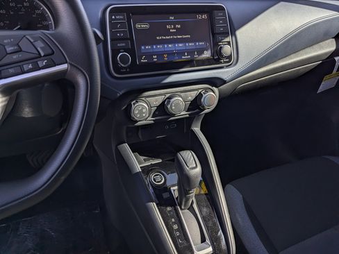 New 2025 Nissan Versa SV image 10