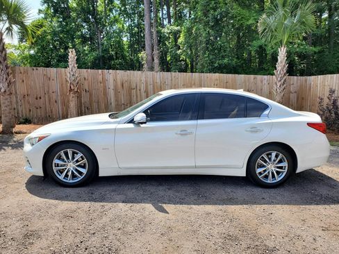 Used 2016 INFINITI Q50 3.0t Premium w/ Driver Assistance Package RWD image 3