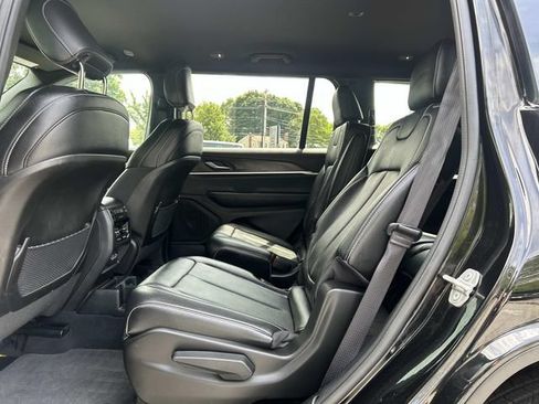 Used 2024 Jeep Grand Cherokee L Limited AWD/4WD image 17