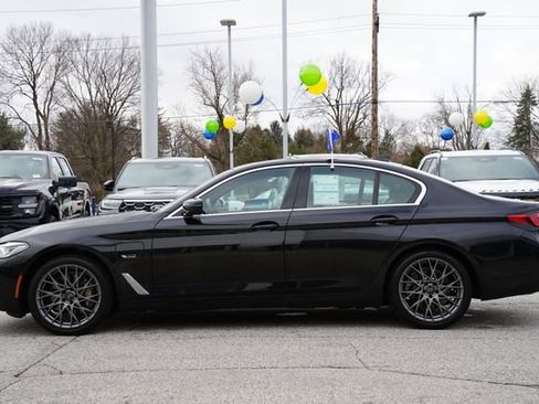 Used 2023 BMW 530e xDrive w/ Premium Package AWD/4WD image 4