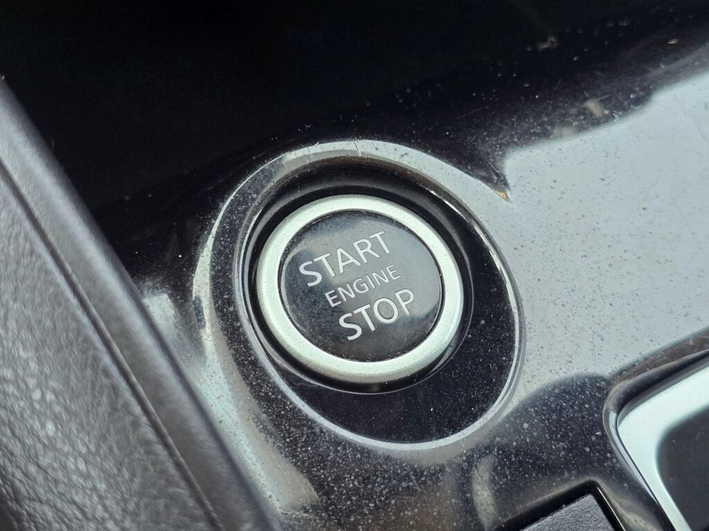 Used 2021 Nissan Versa SV FWD image 29