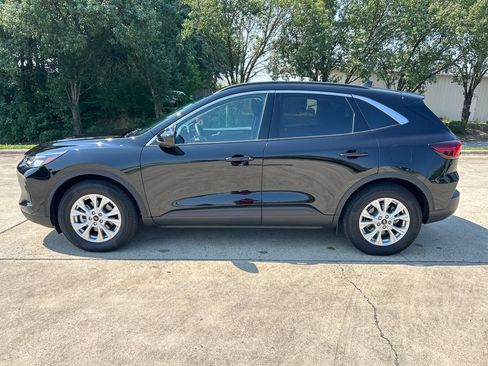 Used 2024 Ford Escape Active w/ Tech Pack #2 FWD image 2