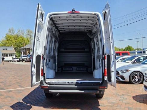 Used 2024 Mercedes-Benz Sprinter 2500 image 31