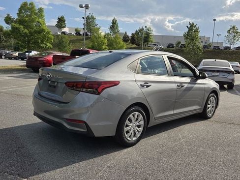 Used 2021 Hyundai Accent SE FWD image 6