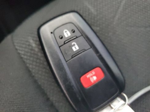 Used 2021 Toyota RAV4 XLE FWD image 22