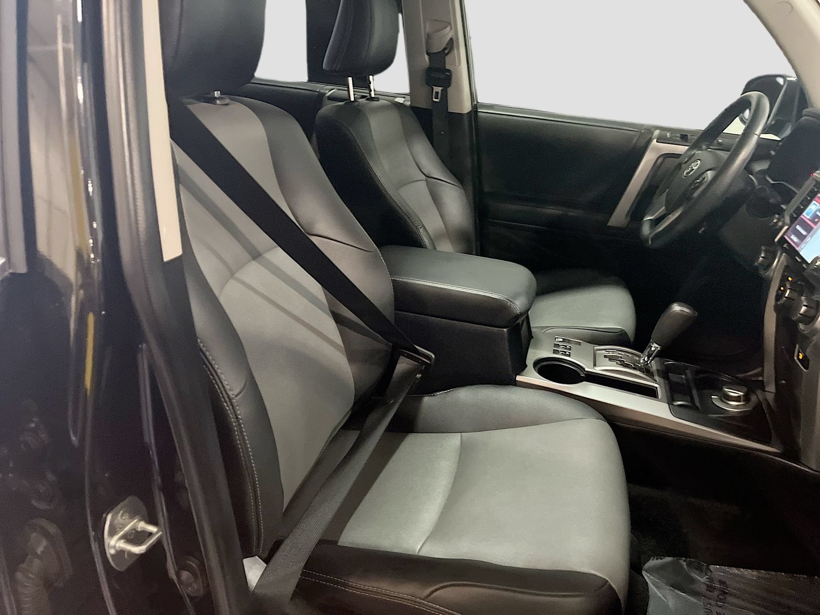 Used 2024 Toyota 4Runner SR5 Premium w/ Moonroof Package AWD/4WD image 28