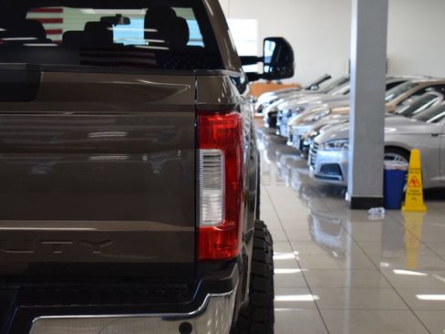 Used 2017 Ford F350 XLT w/ XLT Premium Package image 23