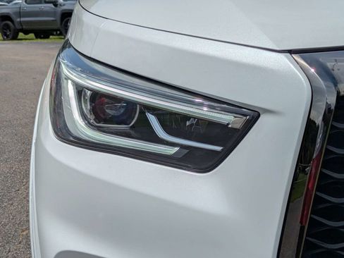 Used 2024 INFINITI QX80 Sensory AWD/4WD image 10