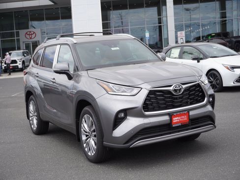 New 2026 Toyota Highlander Platinum AWD/4WD image 30