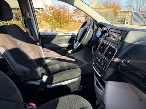 Used 2016 Dodge Grand Caravan American Value Package w/ UConnect Hands-Free Group image 30
