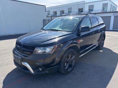 Used 2019 Dodge Journey Crossroad FWD image 2