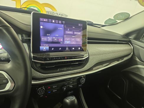 Used 2022 Jeep Compass Latitude image 22