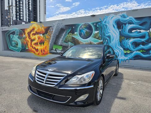 Used 2013 Hyundai Genesis 3.8 w/ Technology Pkg RWD image 3