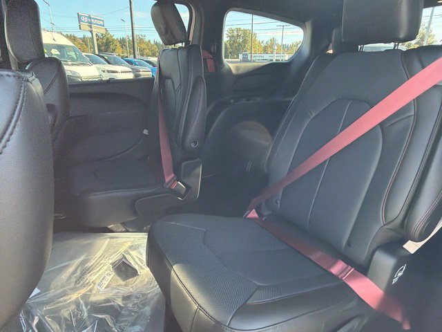 New 2027 Chrysler Pacifica Select AWD/4WD image 15