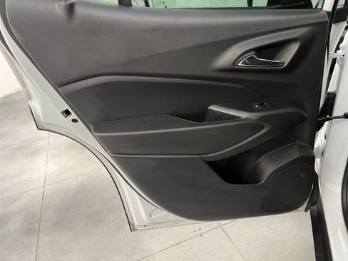 Used 2025 Chevrolet Trax LT FWD image 19