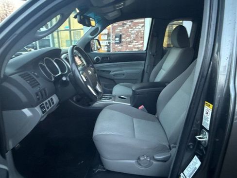 Used 2013 Toyota Tacoma 4x4 Access Cab V6 image 11