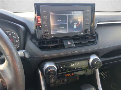Used 2020 Toyota RAV4 LE image 13