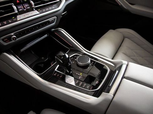 Certified 2023 BMW X6 xDrive40i w/ Premium Package image 17