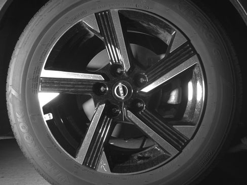 Used 2025 Nissan Sentra SV image 13