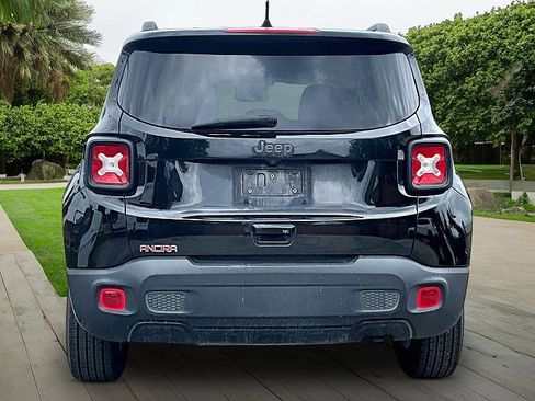 Used 2019 Jeep Renegade Altitude w/ Quick Order Package 2XM FWD image 3