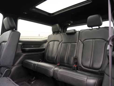 Used 2024 Jeep Wagoneer Series II AWD/4WD image 20