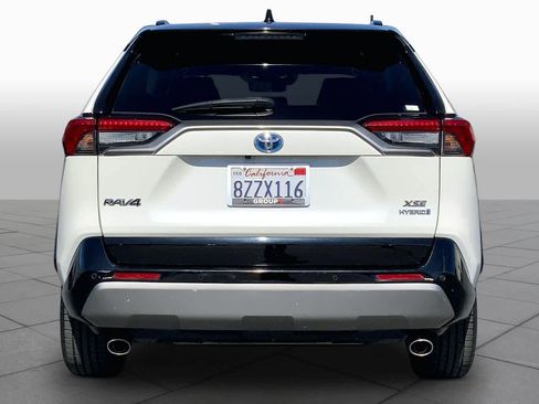 Used 2022 Toyota RAV4 XSE AWD/4WD image 4