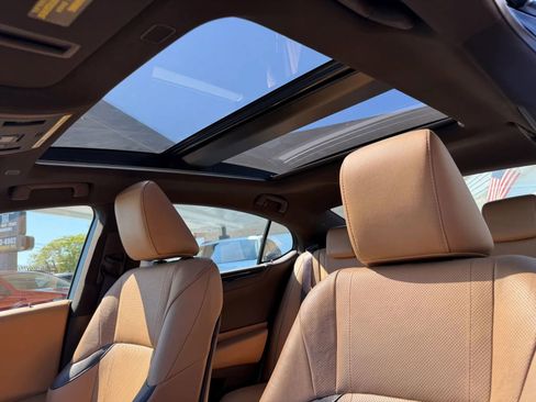 Used 2019 Lexus ES 350 w/ Accessory Package 2 FWD image 28