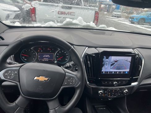 Used 2023 Chevrolet Traverse LT w/ Rear Camera Mirror Package image 12