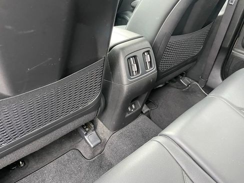 Used 2023 Hyundai Santa Cruz Limited w/ Tow & Go Package image 9