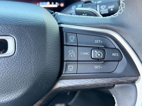 Used 2023 Jeep Grand Cherokee L Limited AWD/4WD image 20