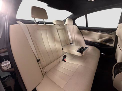 Used 2023 BMW 530i w/ Premium Package RWD image 26