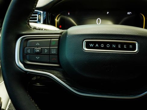 Used 2022 Jeep Wagoneer Series III w/ Premium Group I AWD/4WD image 31