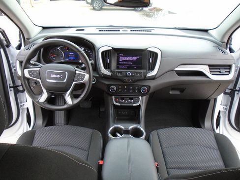 Used 2024 GMC Terrain SLE image 13