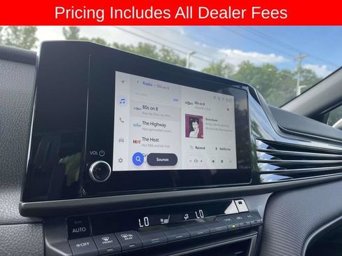 Used 2025 Toyota Camry SE FWD image 30