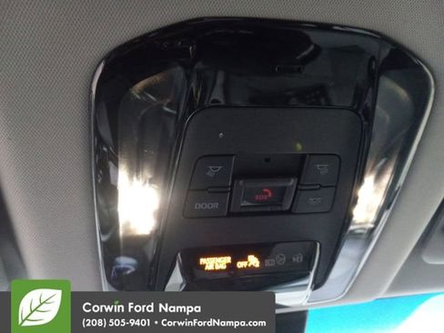 Used 2022 Toyota Venza LE image 22