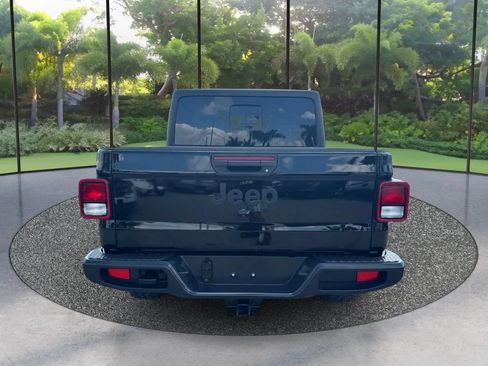 Used 2022 Jeep Gladiator Sport AWD/4WD image 6