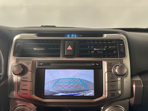 Used 2018 Toyota 4Runner SR5 AWD/4WD image 14