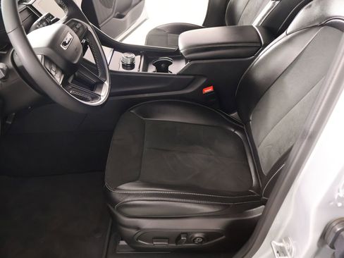 Used 2025 Jeep Grand Cherokee Altitude image 11