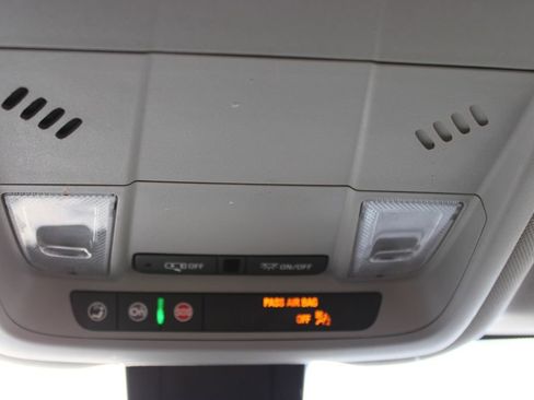 Used 2021 Chevrolet Equinox LT image 32