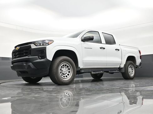 Used 2024 Chevrolet Colorado W/T w/ WT Convenience Package RWD image 20