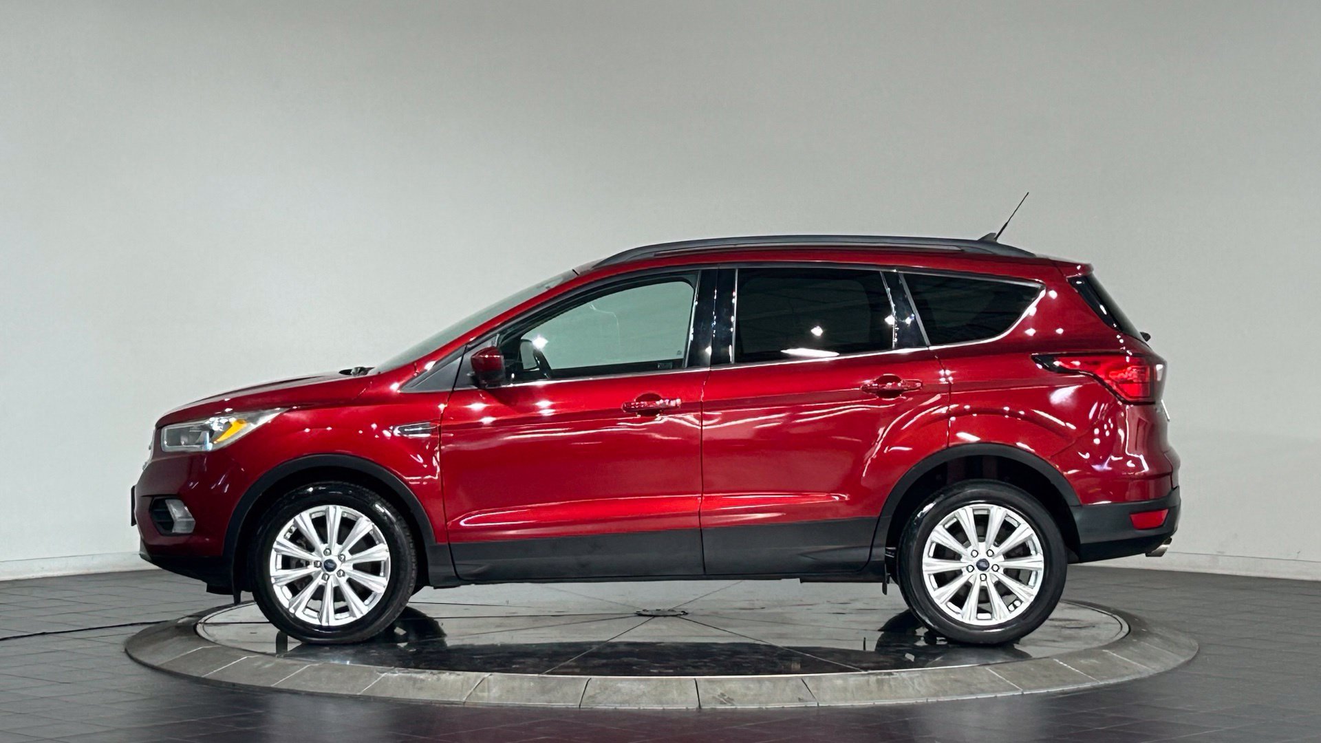 Used 2019 Ford Escape SEL AWD/4WD image 6