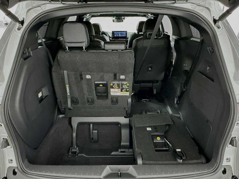 Used 2025 Toyota Sienna Platinum image 25